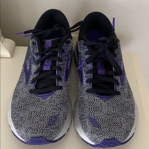 Women’s brooks adrenaline running shoes size 8